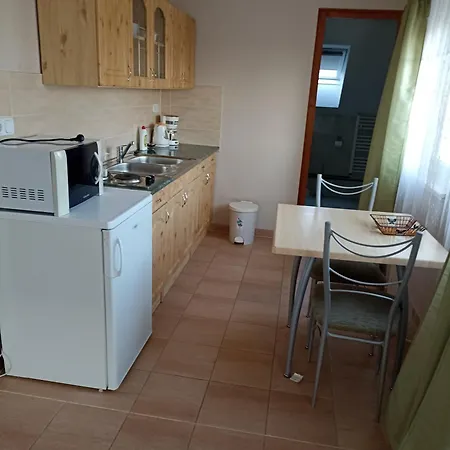 Bor Apartmanhaz * Gyenesdiás