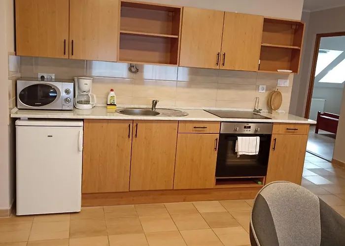 Bor Apartmanhaz Διαμέρισμα Gyenesdiás